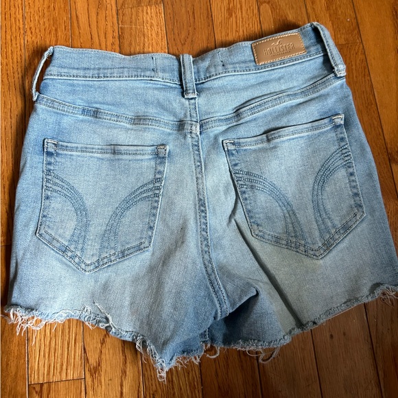 Hollister Hi-rise Jean Shorta - Picture 3 of 3